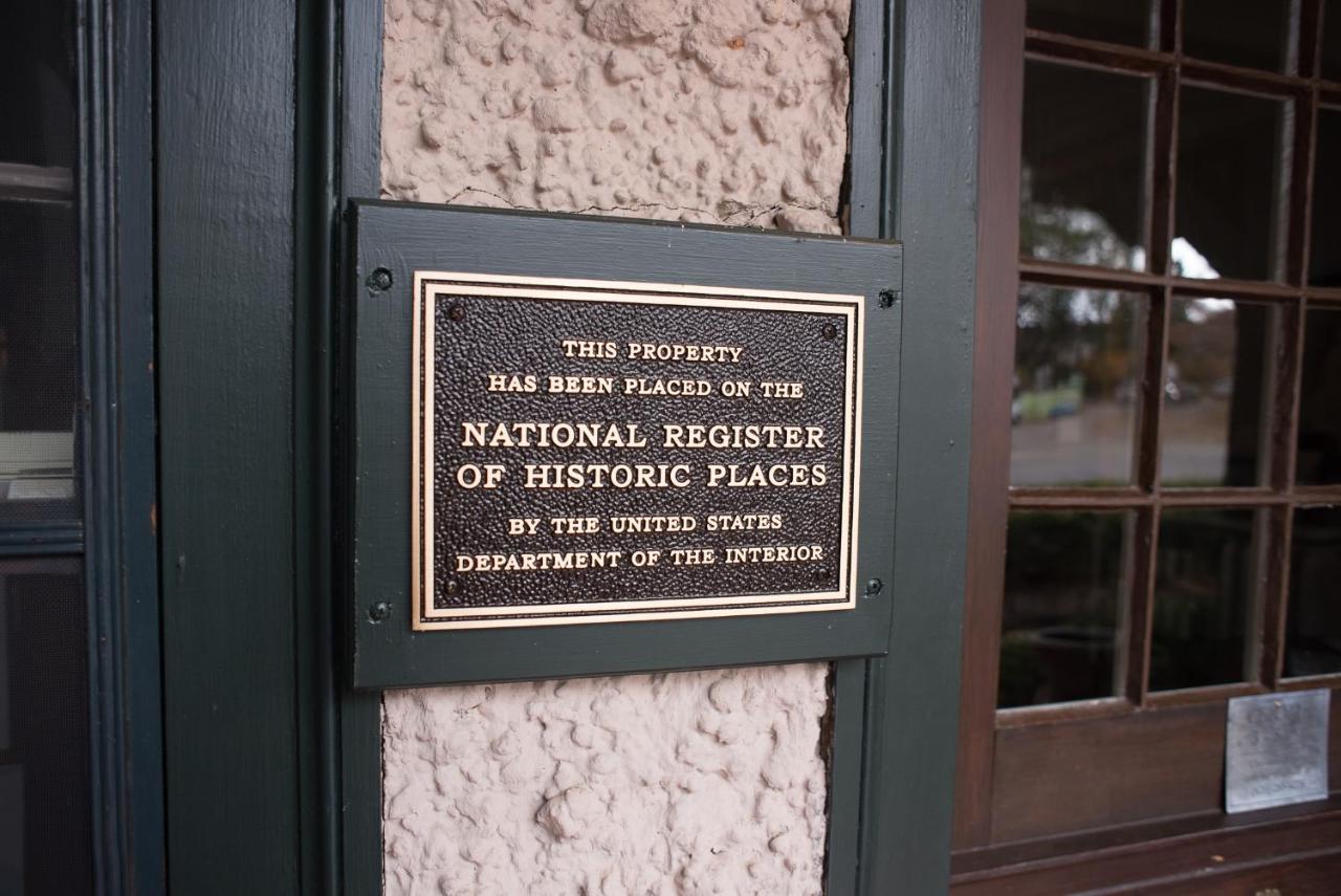 | Pinecrest Bed & Breakfast
