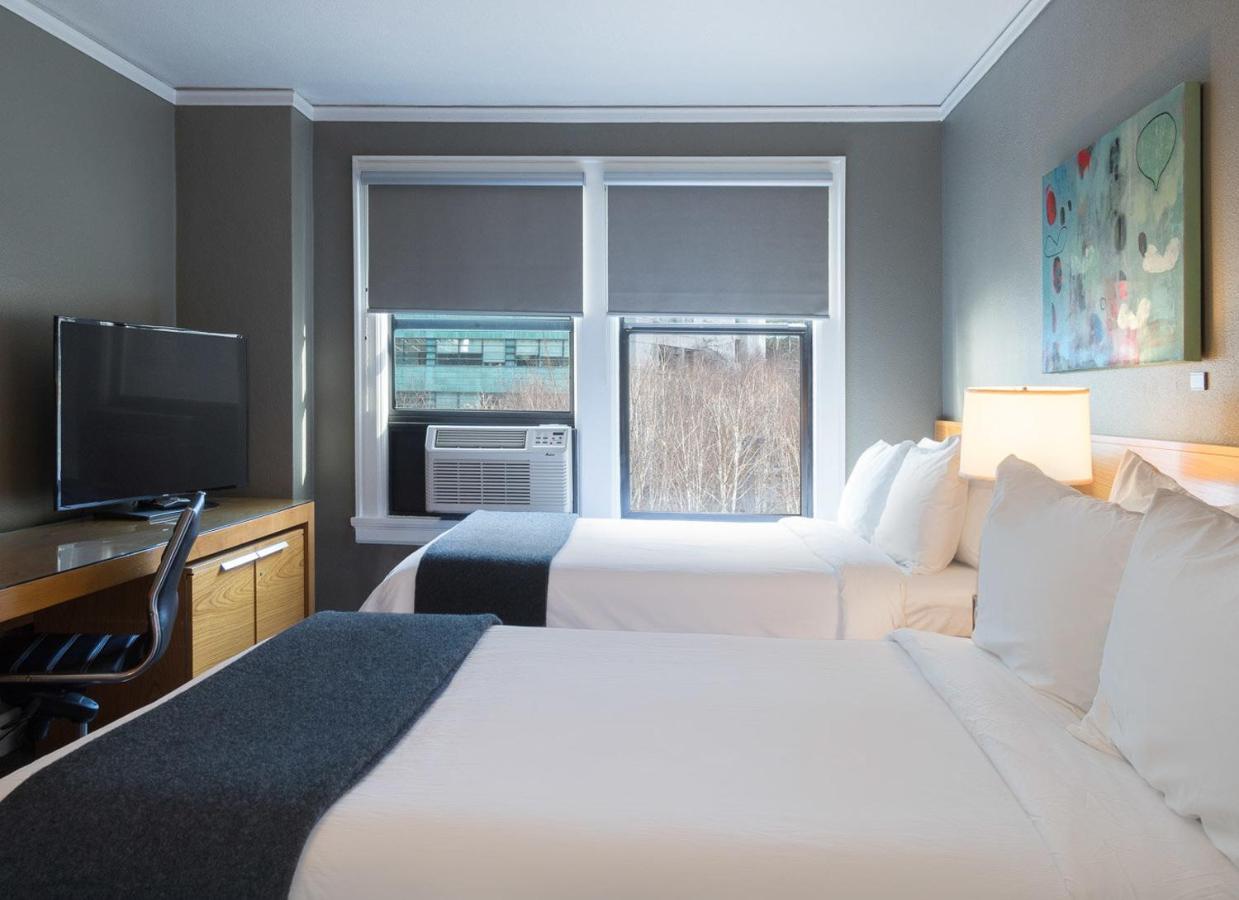 Max Double Room with Two Double Beds at Hotel Max