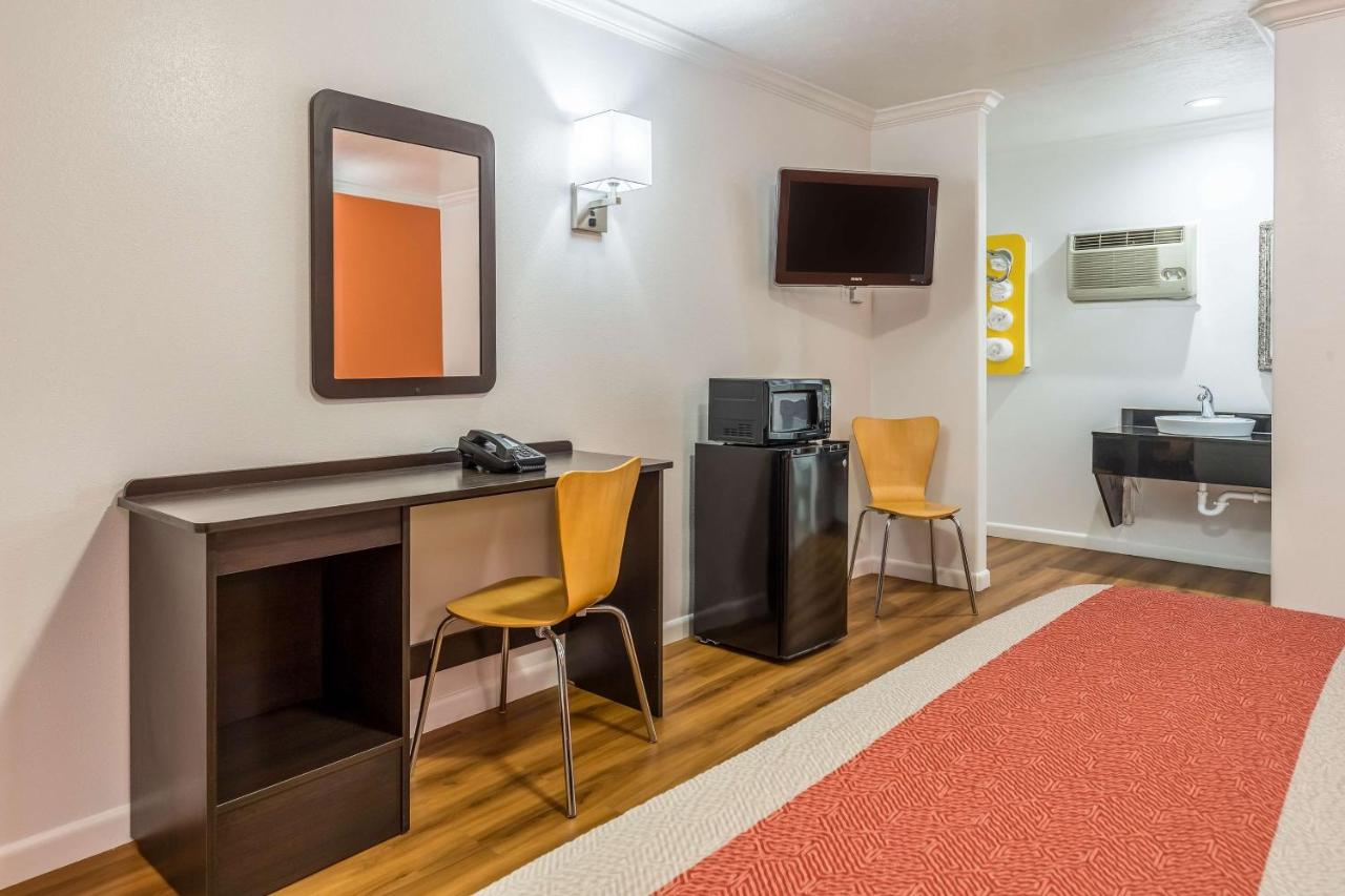 | Motel 6-Tremonton, UT