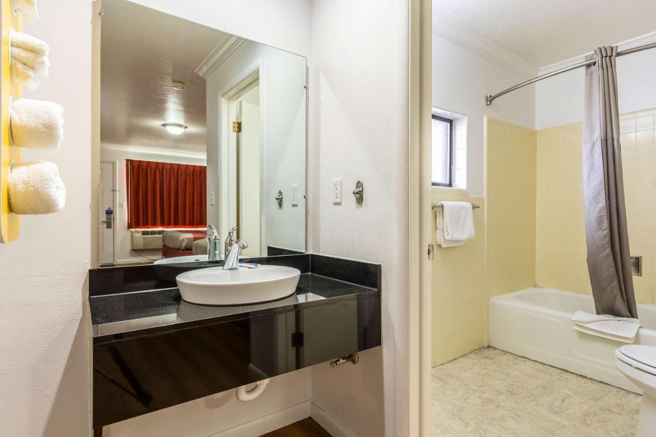 | Motel 6-Tremonton, UT