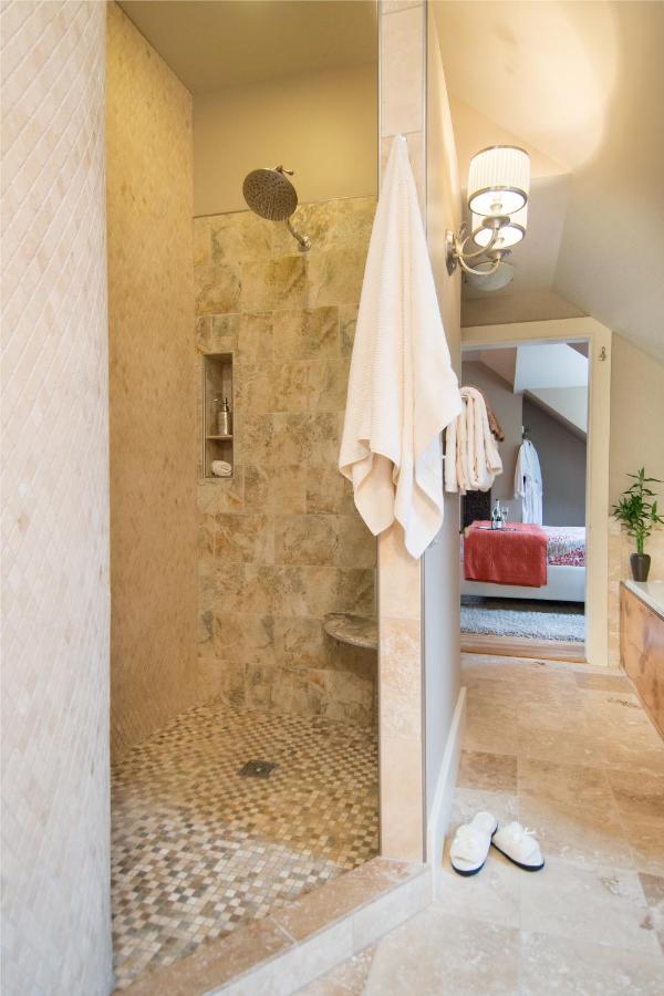  | Gothic Eves Inn and Spa