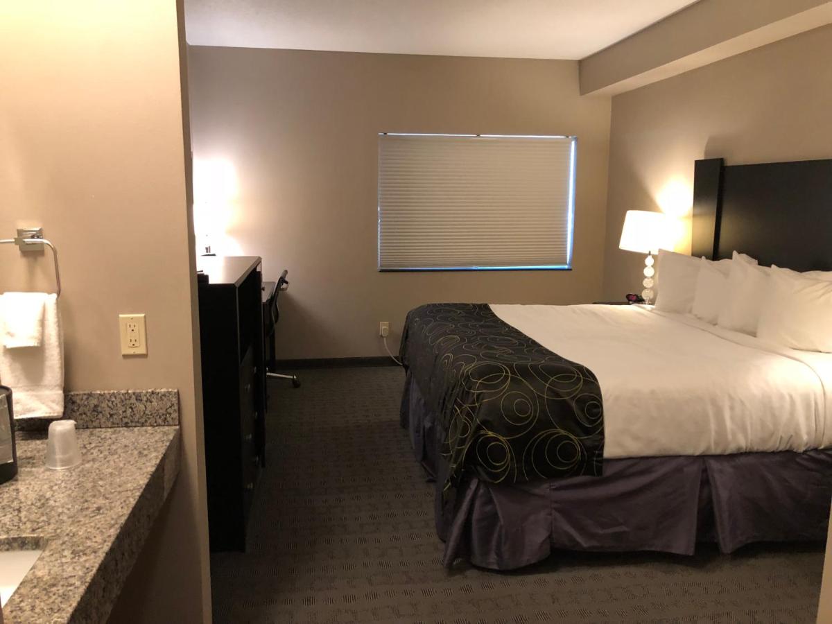 King Room at Okoboji Inn & Suites