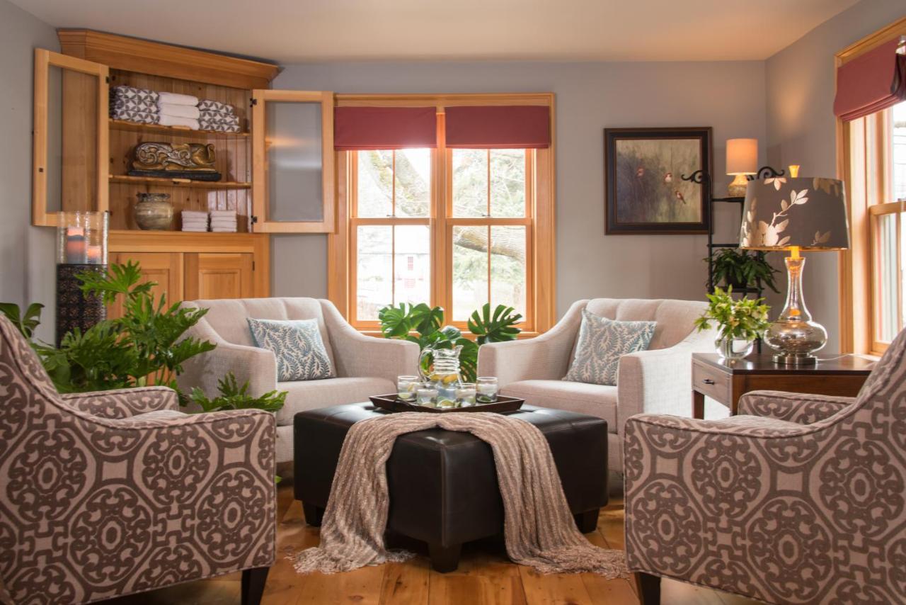  | Gothic Eves Inn and Spa