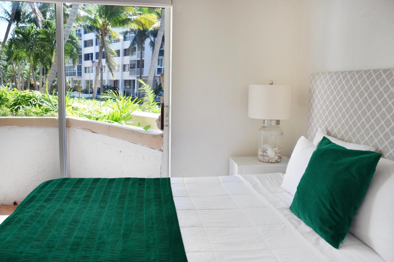 | Coral Reef at Key Biscayne