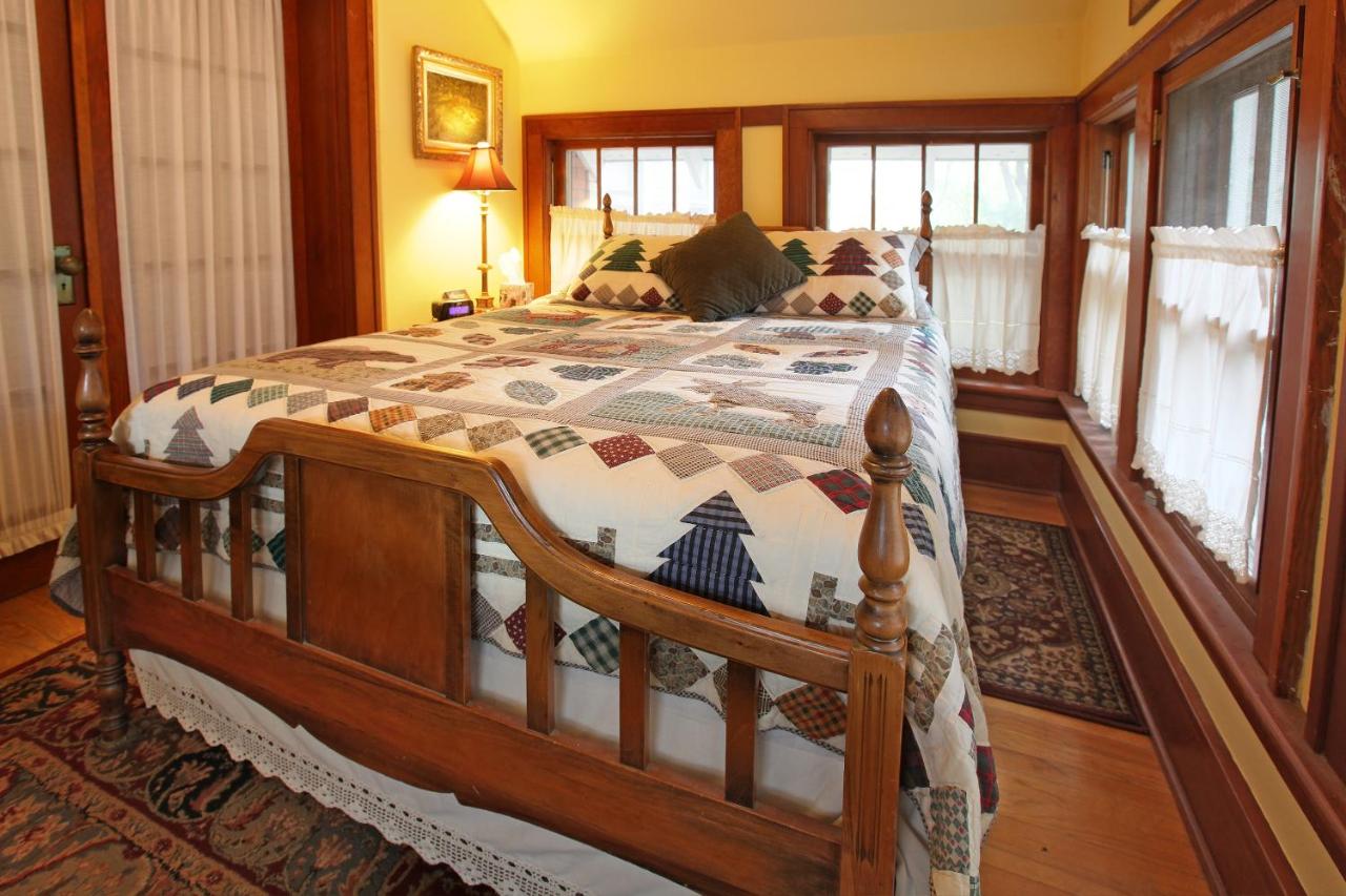 | Robins Nest Bed & Breakfast
