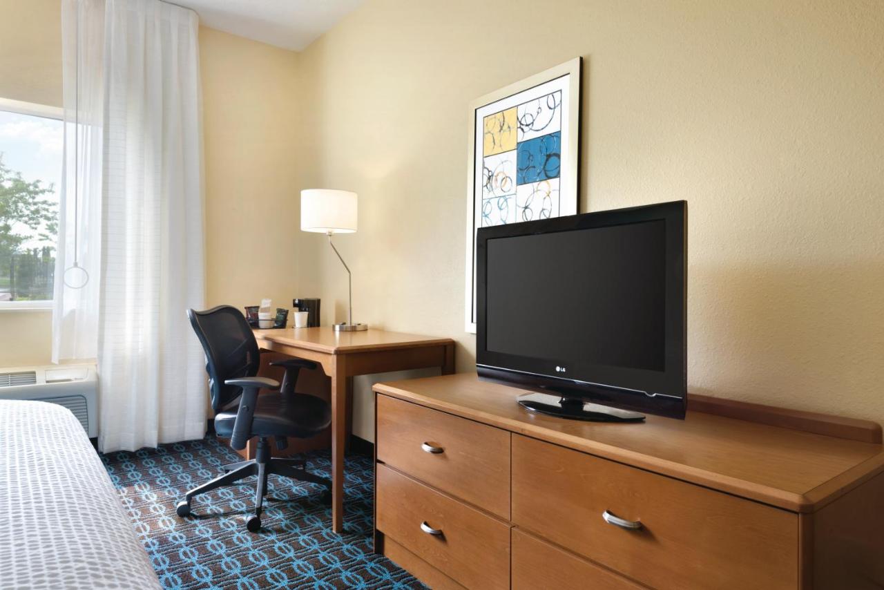 Queen Room with Two Queen Beds at AmeriVu Inn and Suites Grand Forks