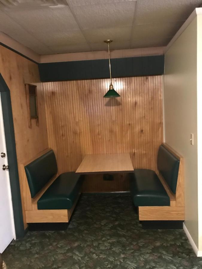  | Evergreen Motel