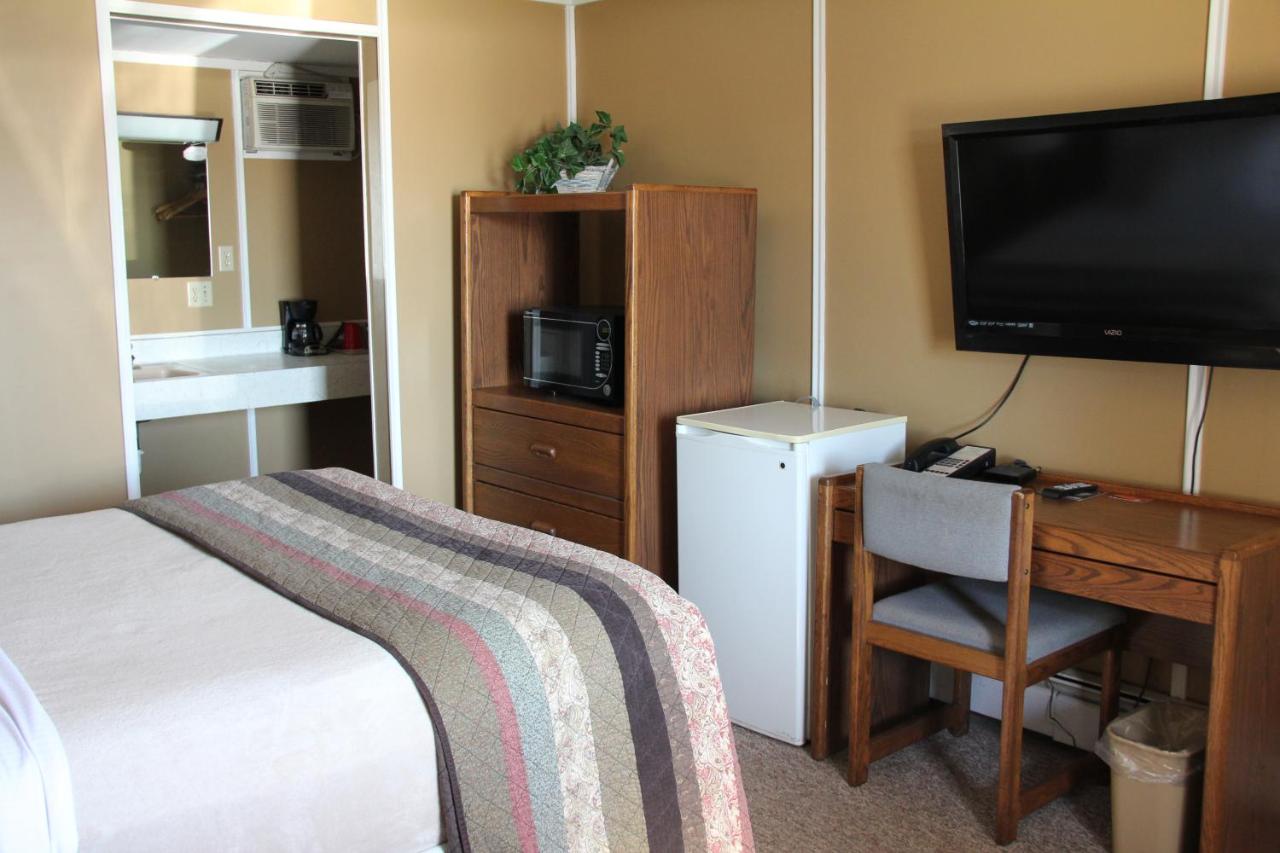 | Lakeshor Motor Inn