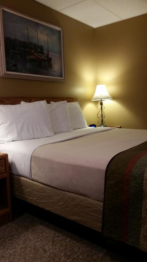 | Lakeshor Motor Inn