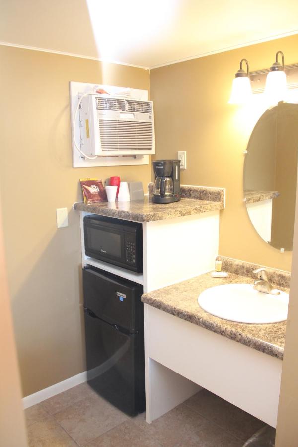 | Lakeshor Motor Inn