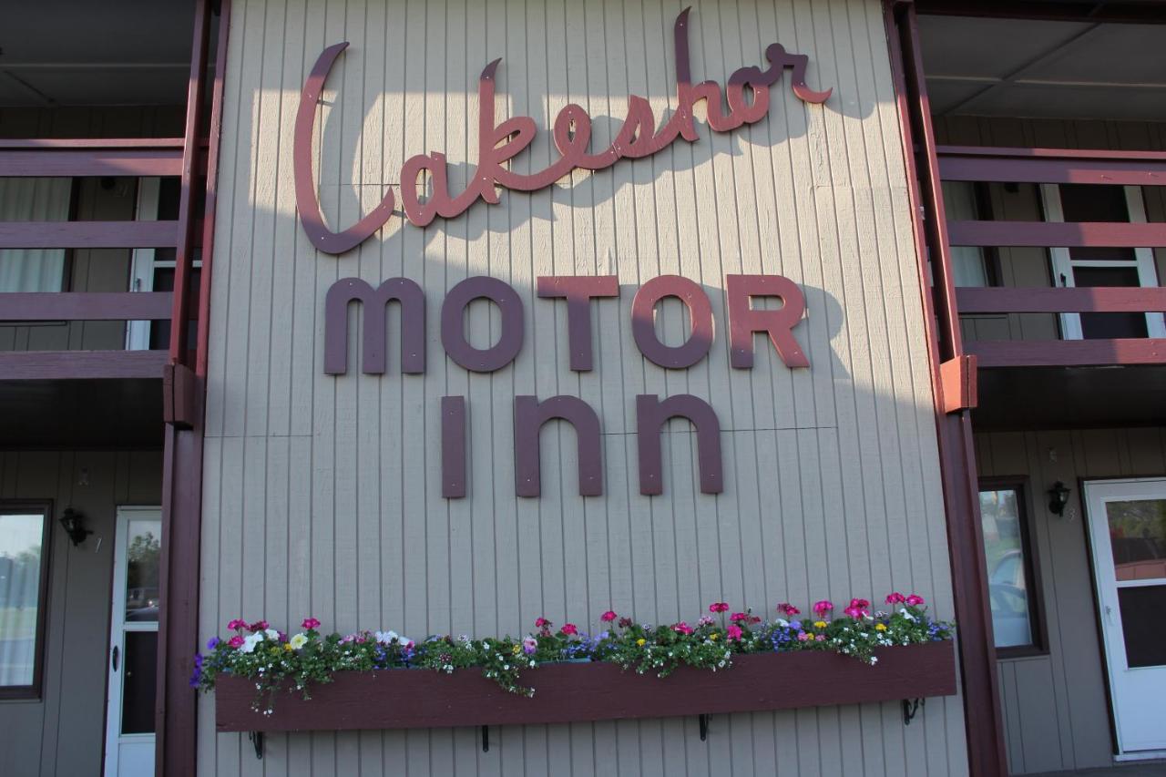 | Lakeshor Motor Inn
