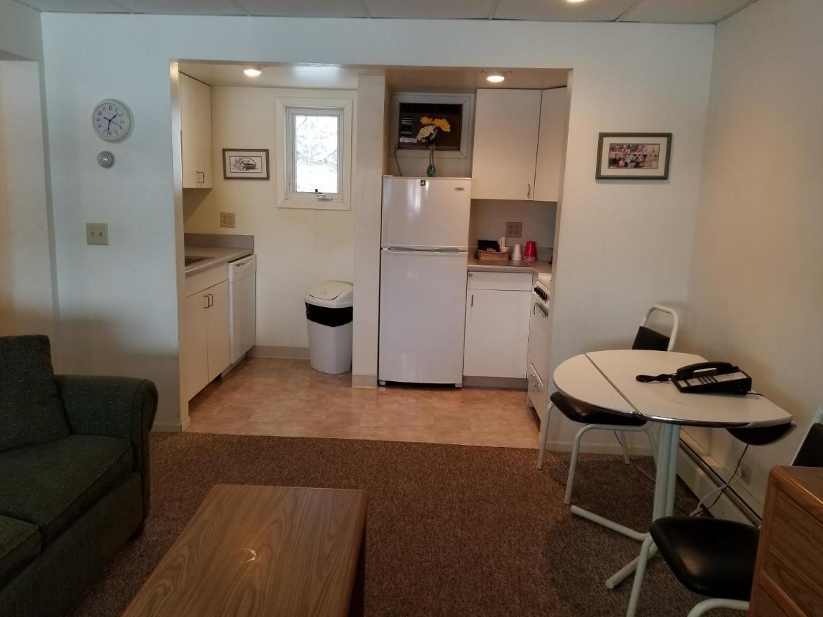 | Lakeshor Motor Inn