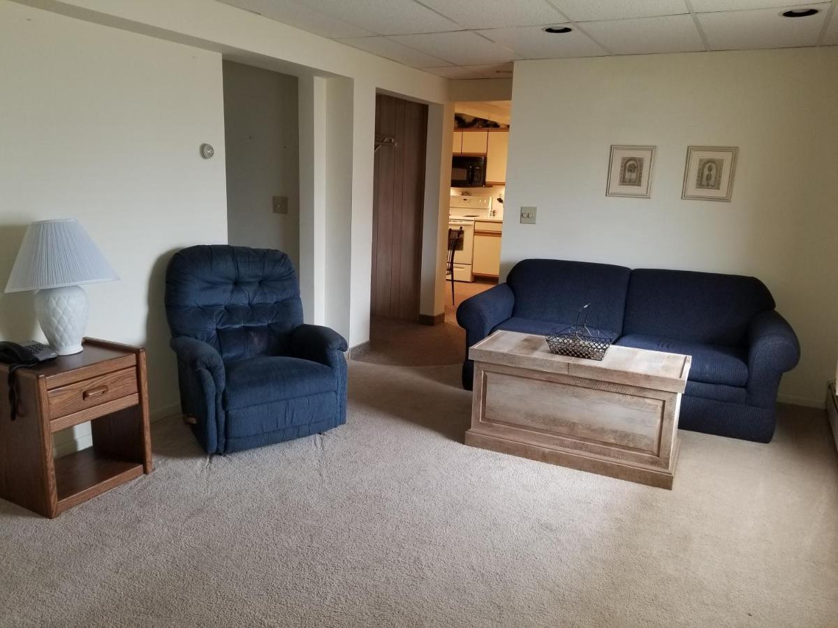 | Lakeshor Motor Inn
