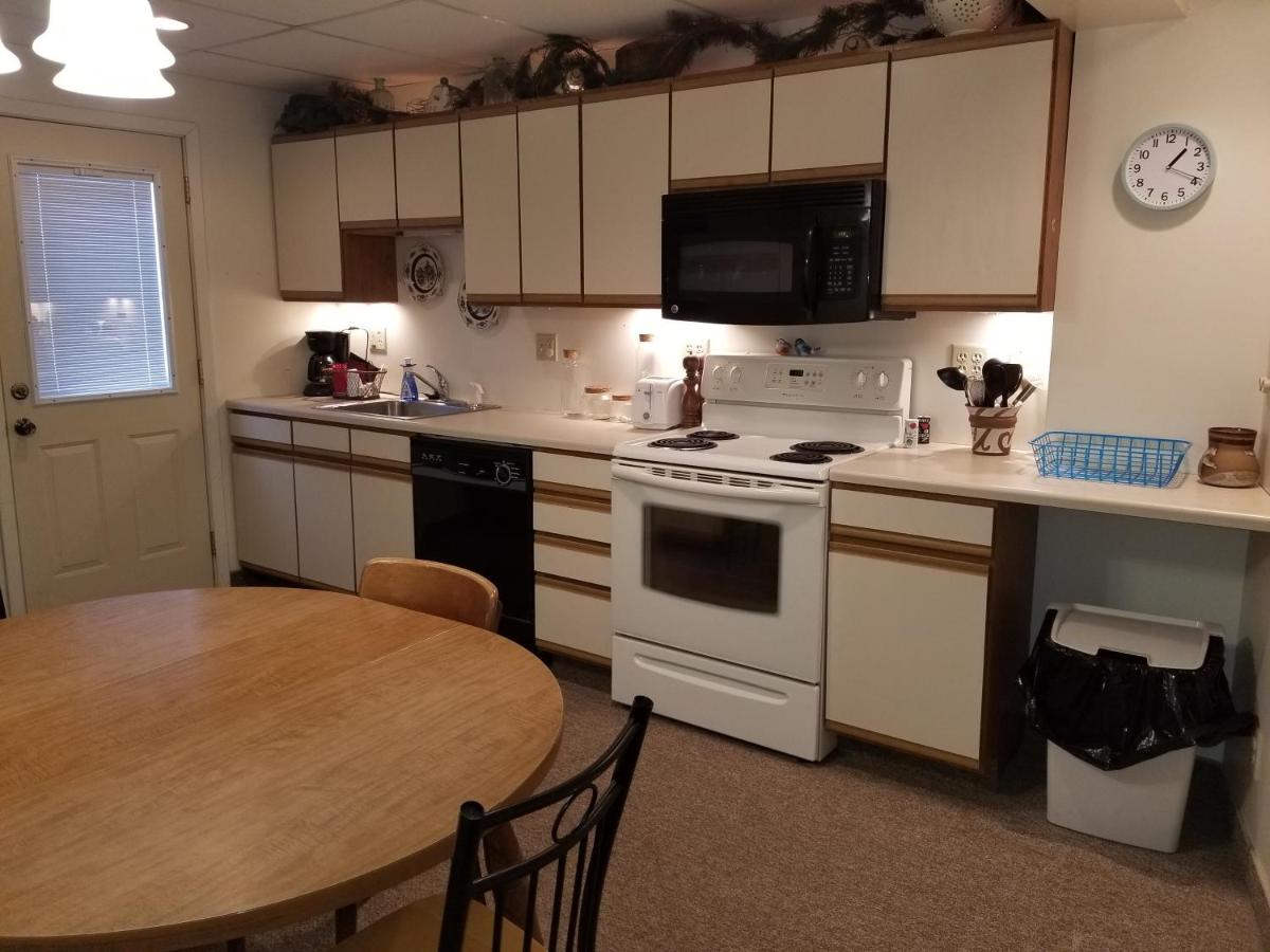 | Lakeshor Motor Inn
