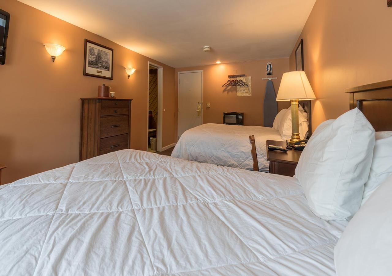 Two Queen beds-short walk to Inn at The Shawnee Inn and Golf Resort