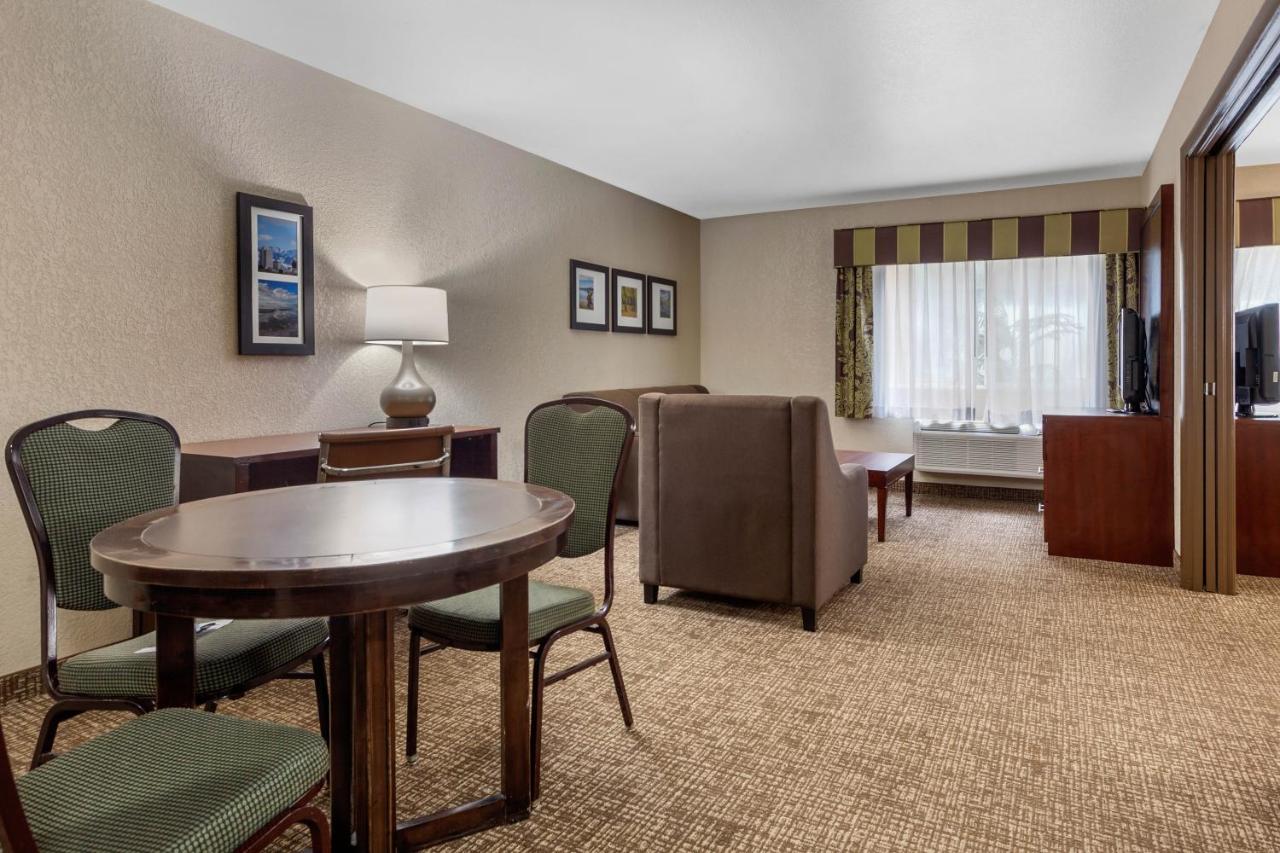 Queen Suite with Two Queen Beds and Sofa Bed - Non-Smoking at Comfort Inn Layton - Salt Lake City