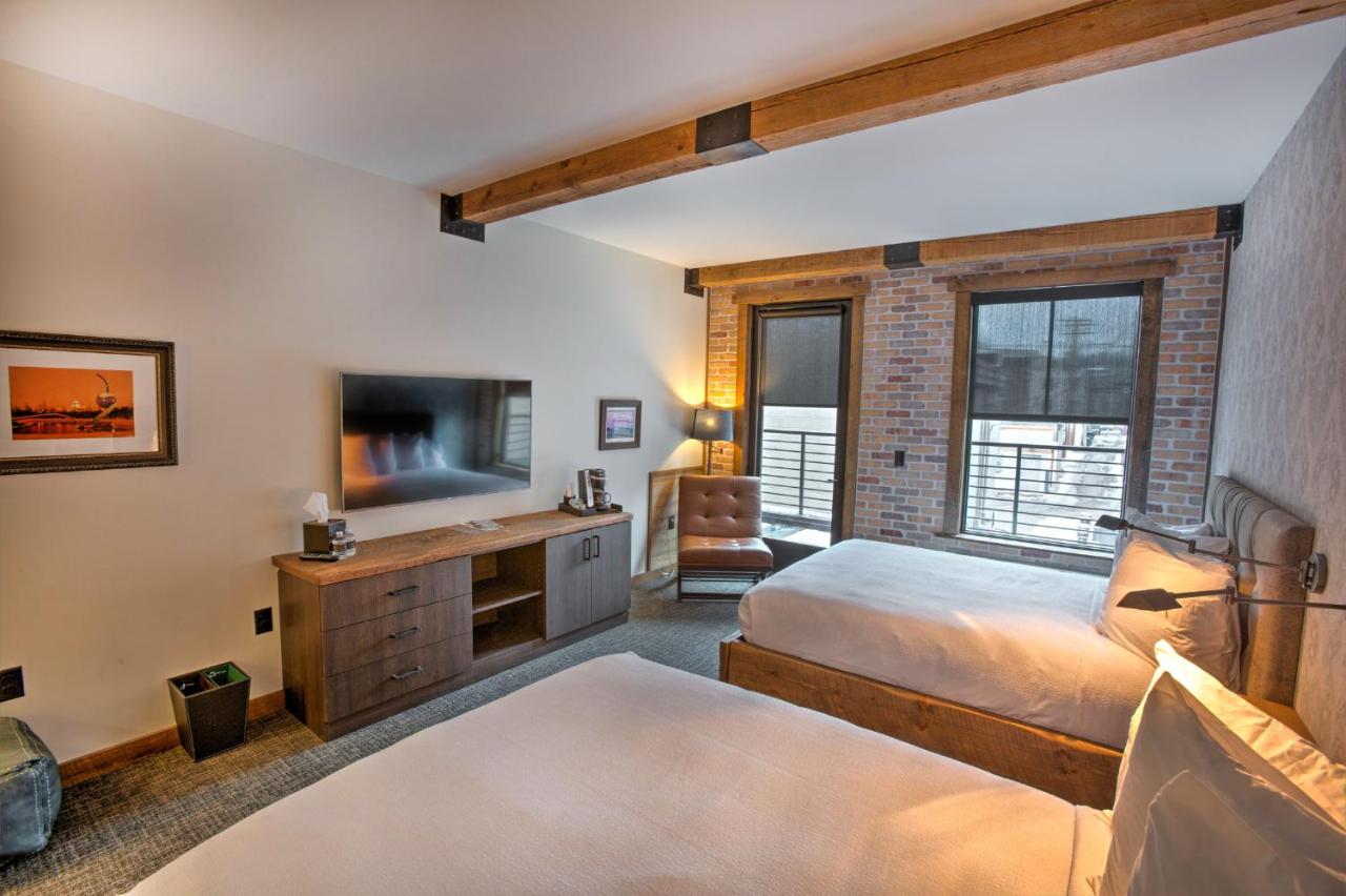 Queen Room - Disability Access at Hotel Crosby