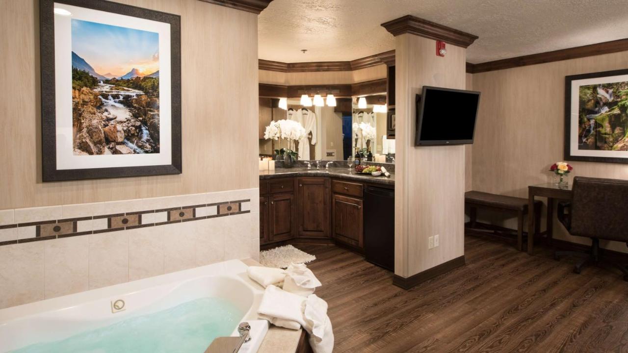 King Room with Spa Bath - Non-Smoking at Best Western Plus Flathead Lake Inn And Suites