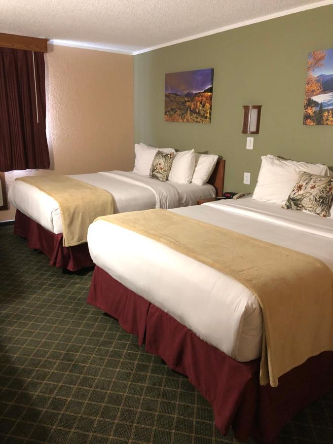 Queen Room with Two Queen Beds - Non-Smoking at Red River Inn Silt-Rifle