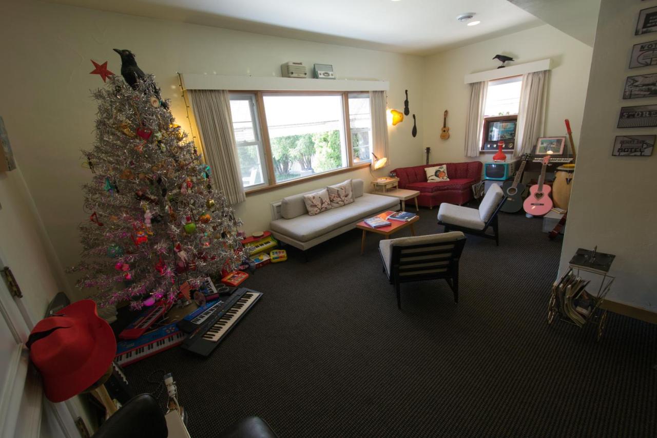 | Holiday Music Motel