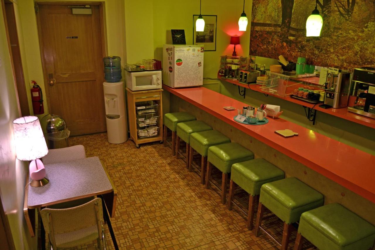 | Holiday Music Motel