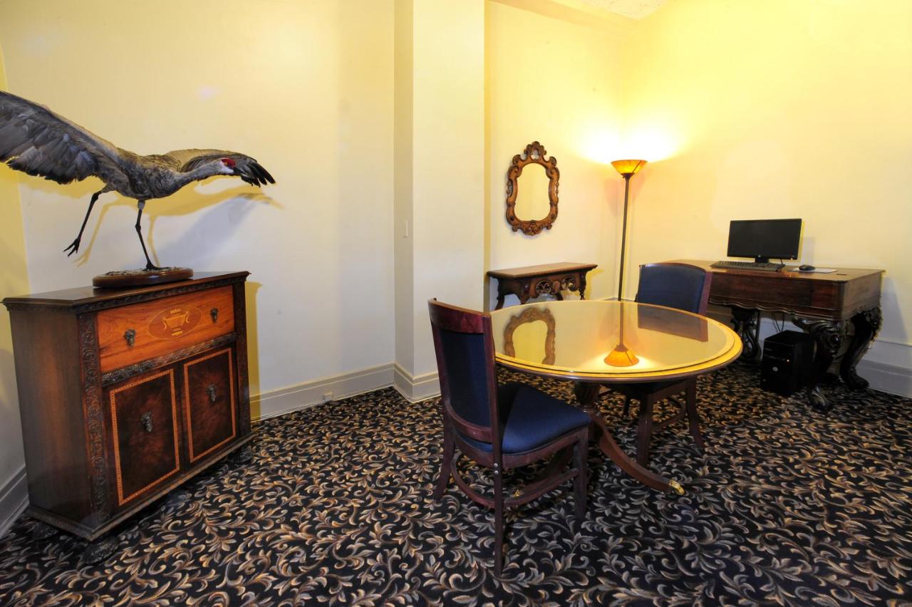 | Lenox Hotel and Suites