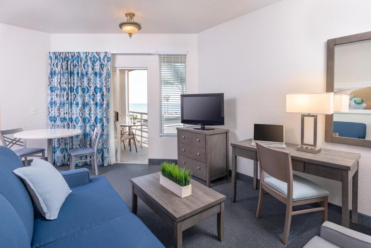 | Beachfront Inn and Suites at Dana Point