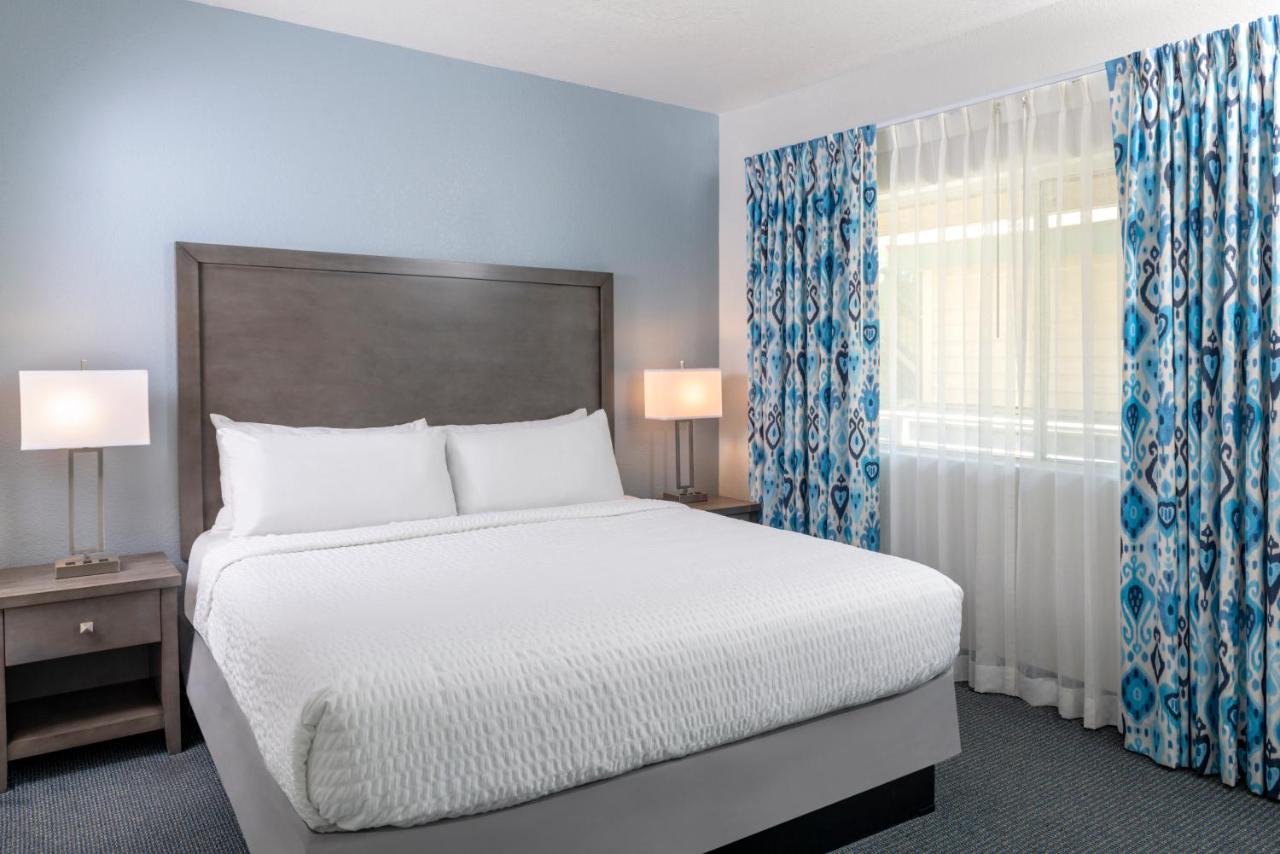 | Beachfront Inn and Suites at Dana Point