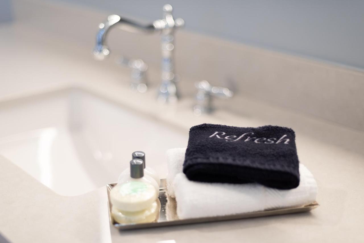 Interior Petite Queen Room - Disability Access at Andrew Pinckney Inn