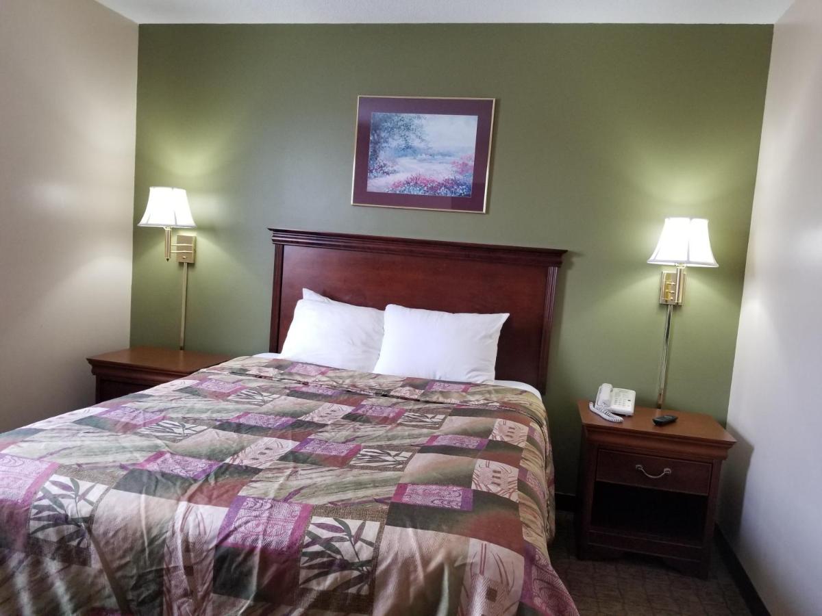 | Briarwood Inn