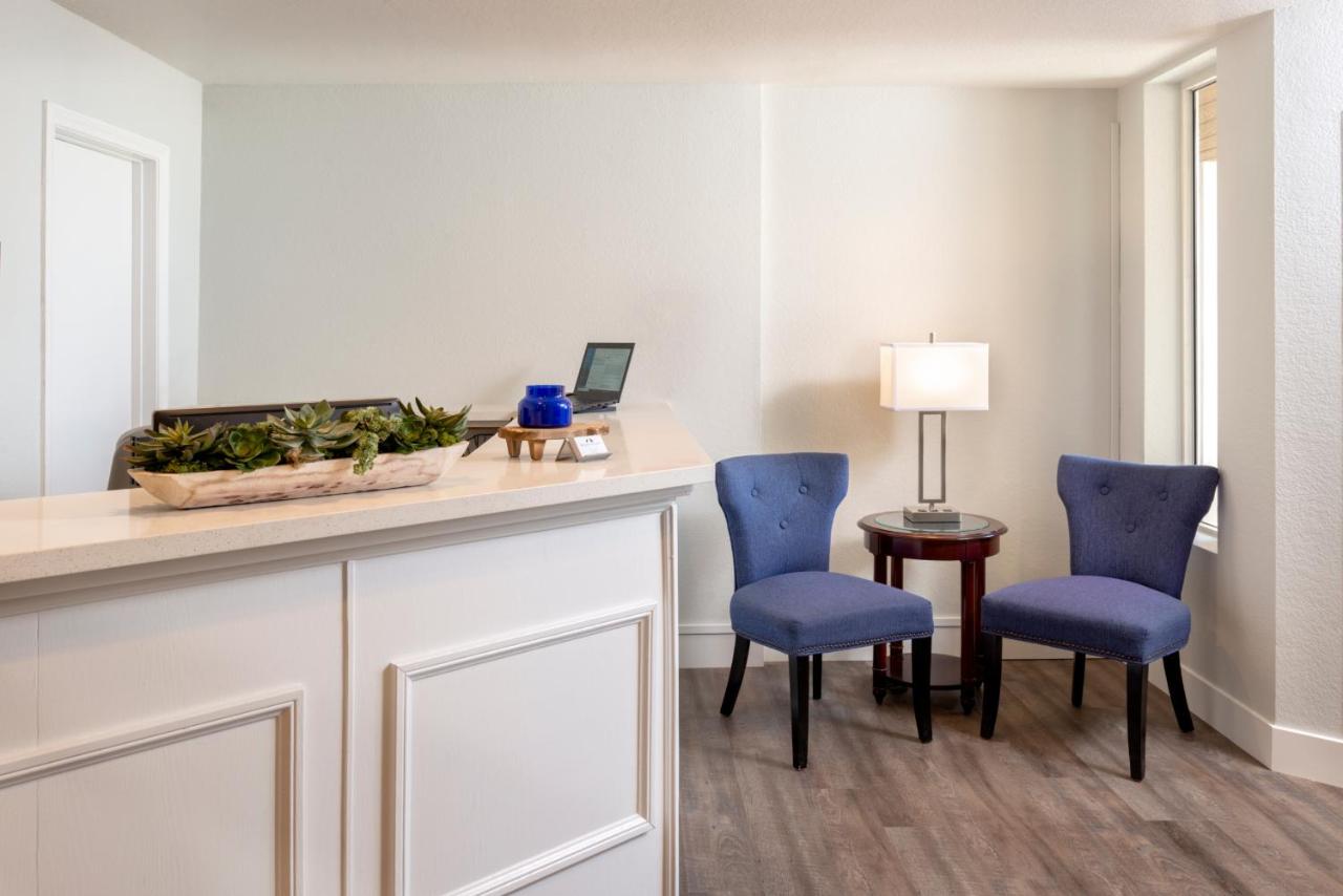 | Beachfront Inn and Suites at Dana Point
