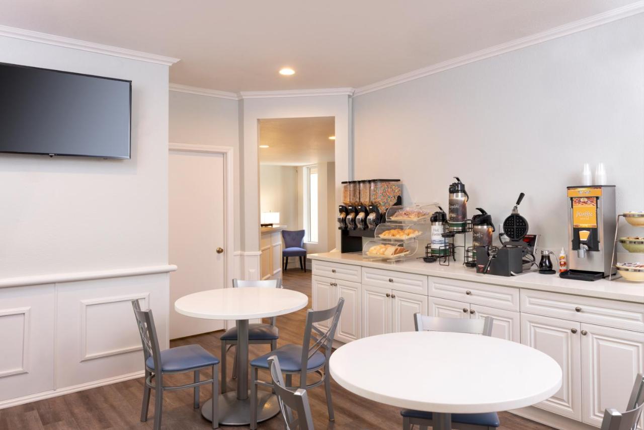 | Beachfront Inn and Suites at Dana Point