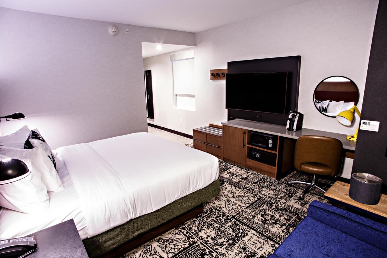Deluxe King Room at Hotel Rock Lititz