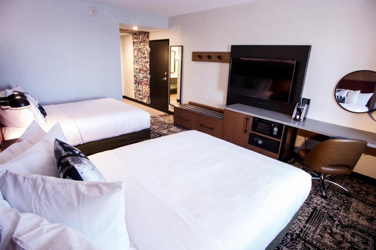 Deluxe Queen Room at Hotel Rock Lititz