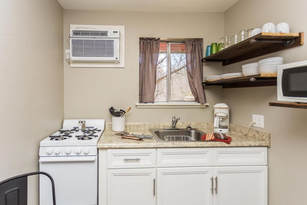 | Apple Creek Cottages