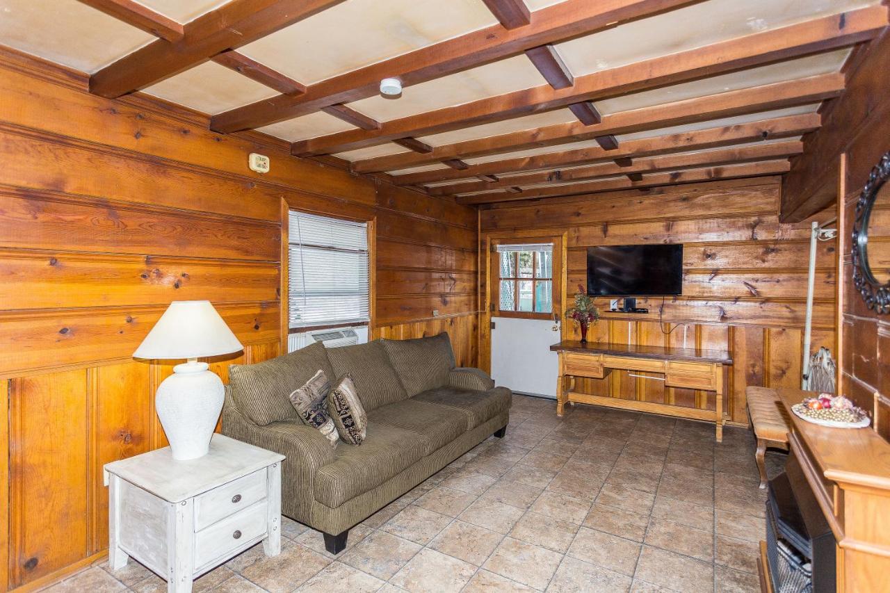 | Apple Creek Cottages