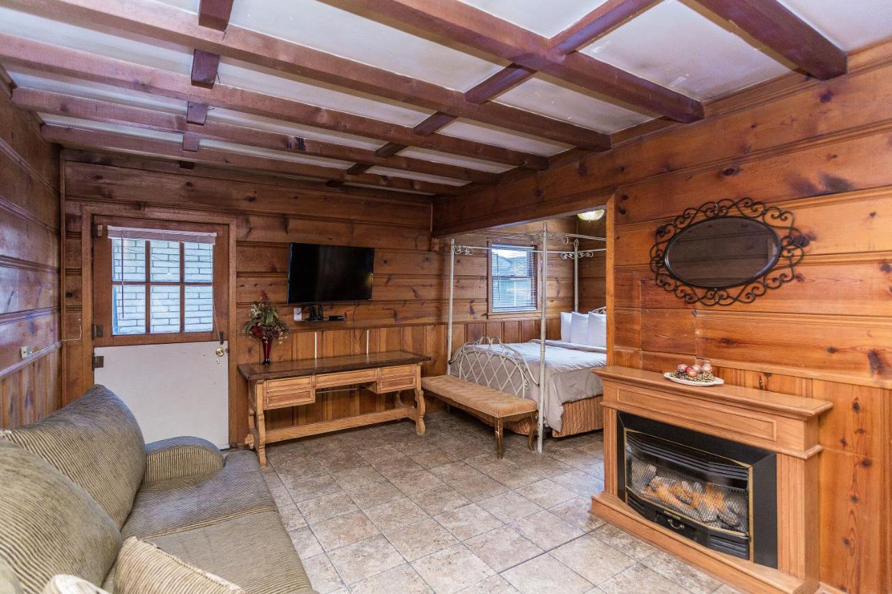 | Apple Creek Cottages
