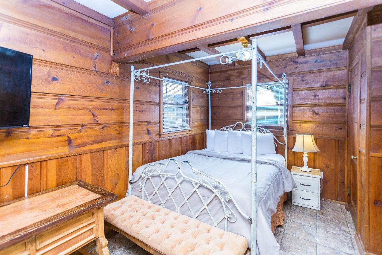| Apple Creek Cottages