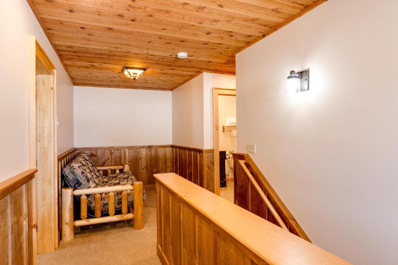  | Cobble Mountain Lodge