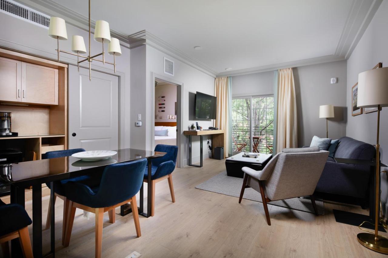 King Suite at Hotel Weyanoke