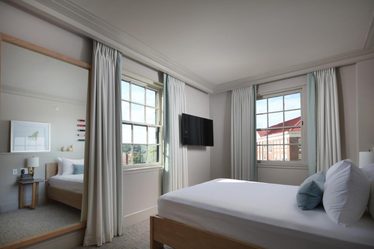 Queen Room at Hotel Weyanoke