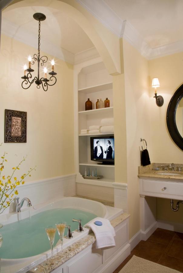 | Port d'Hiver Bed and Breakfast
