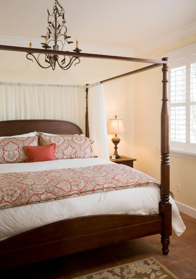 | Port d'Hiver Bed and Breakfast