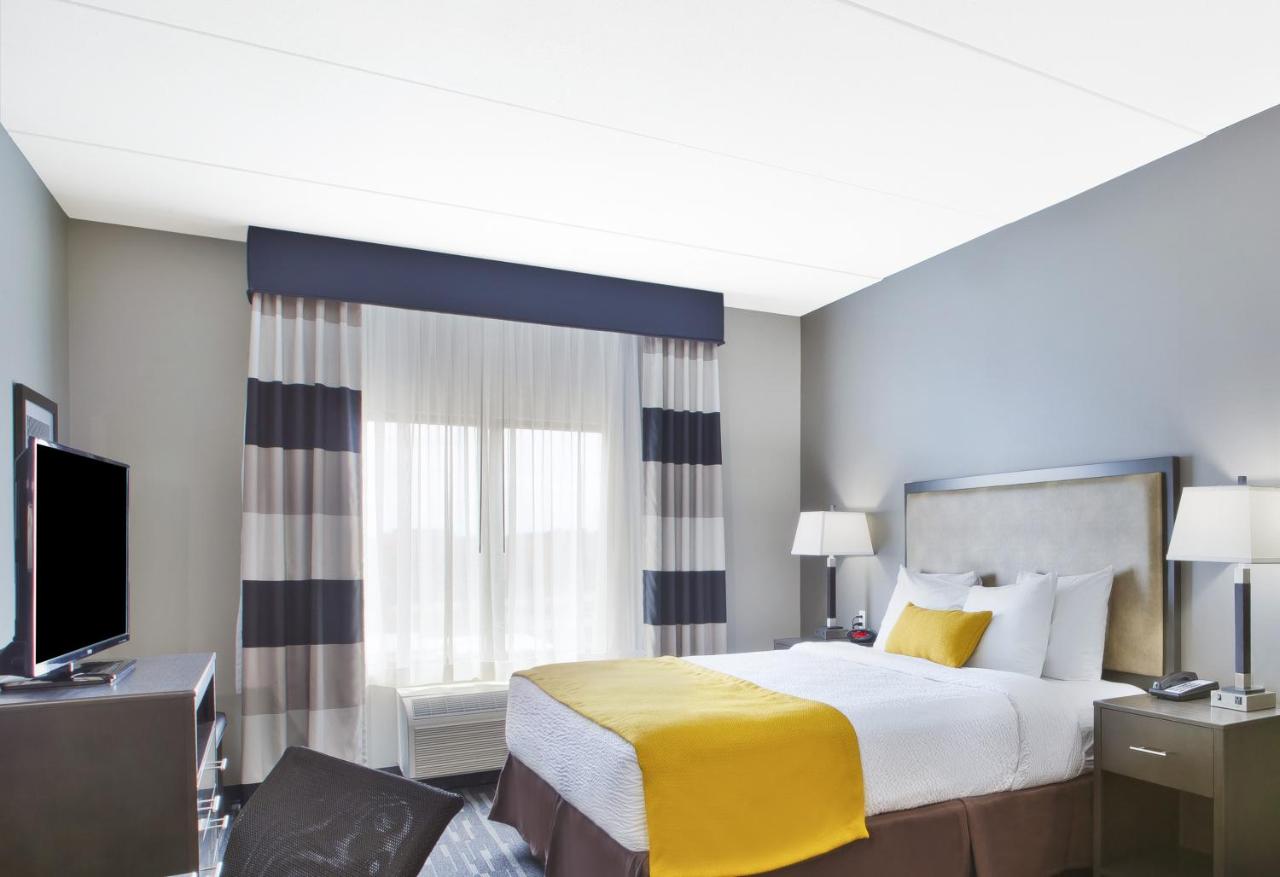 King Suite at Best Western Plus Cranberry-Pittsburgh North