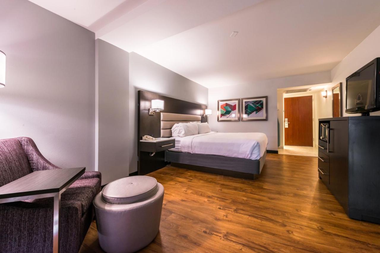 | Holiday Inn Hotel and Suites Beaumont-Plaza I-10 & Walden, an IHG Hotel