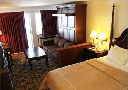 | Crown Choice Inn & Suites Lakeview and Waterpark