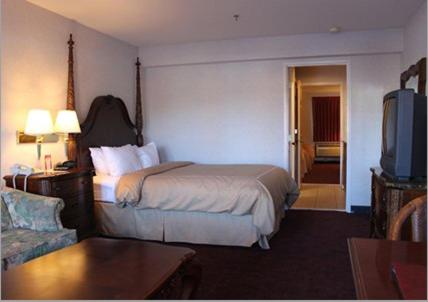 | Crown Choice Inn & Suites Lakeview and Waterpark