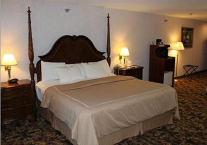 | Crown Choice Inn & Suites Lakeview and Waterpark