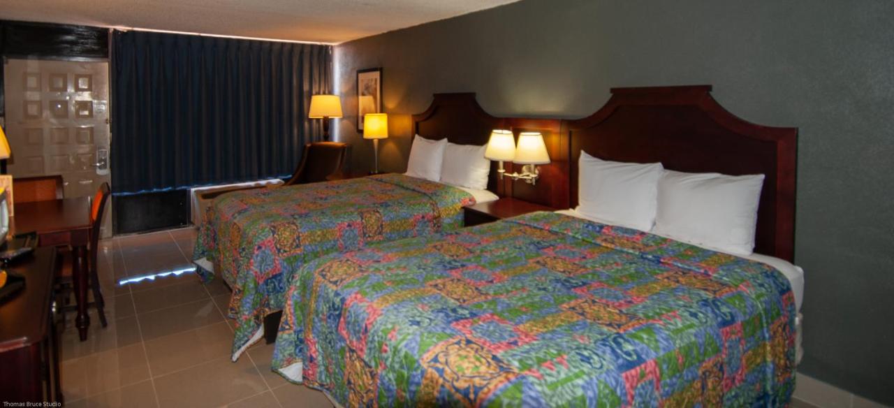 | Express Inn & Suites - 5 Miles from St Petersburg Clearwater Airport