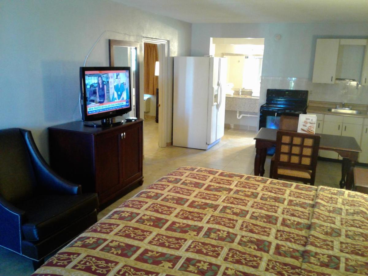  | Express Inn & Suites - 5 Miles from St Petersburg Clearwater Airport
